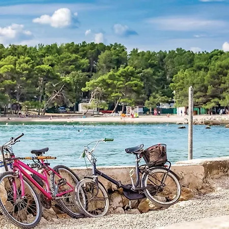 Gorgeous In Krk With House Sea View Apartmán *
